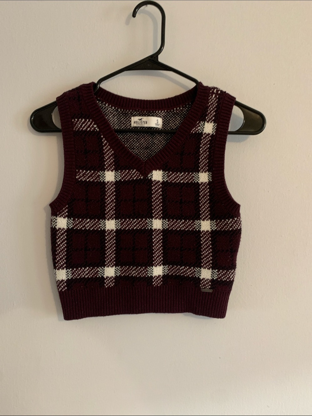 HOLLISTER Maroon and White Knit V-Neck Sweater Vest